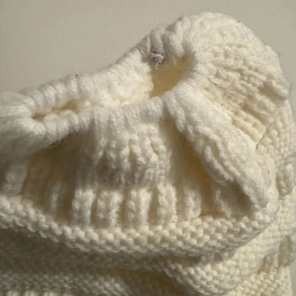 CC Beanie with pony tail hole - Picture 3 of 6